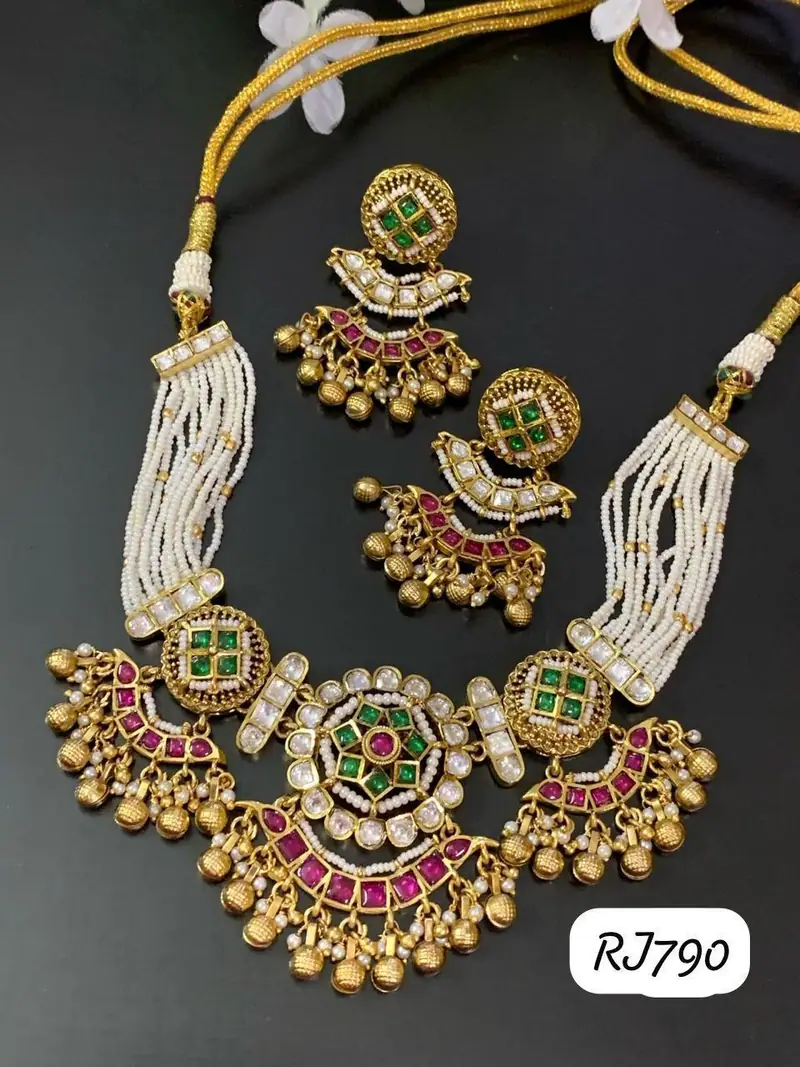 Antique Kundan Pearl Necklace Set — Maroon