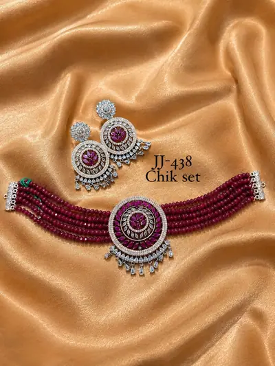 Beaded Chik Set With Round Pendant