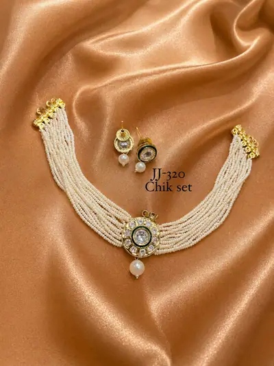 Pearl Chik Set With Round Kundan Pendant