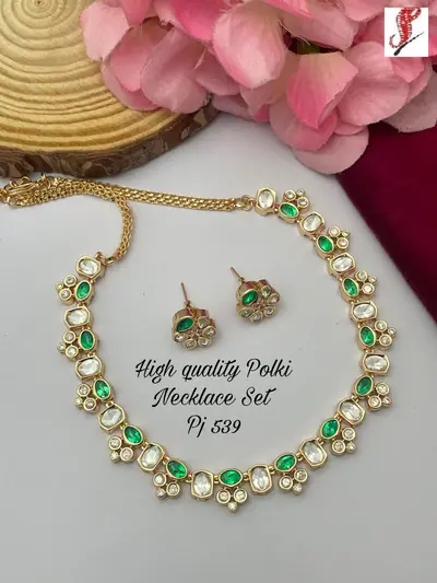 Polki Emerald Single Line Necklace
