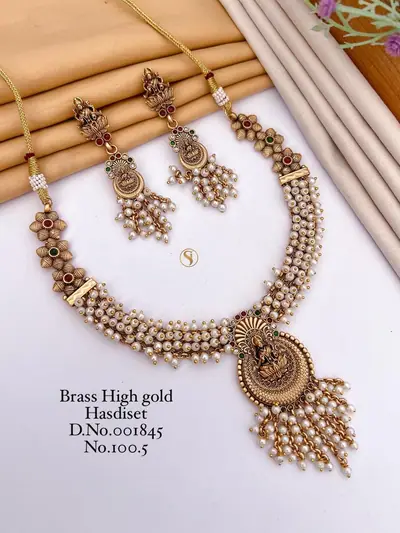 Temple Lakshmi Pearl Hasli Set