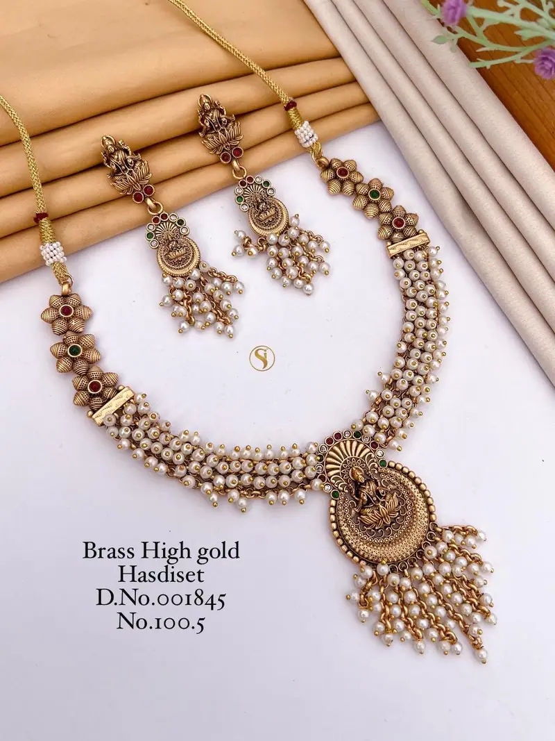 Temple Lakshmi Pearl Hasli Set — White