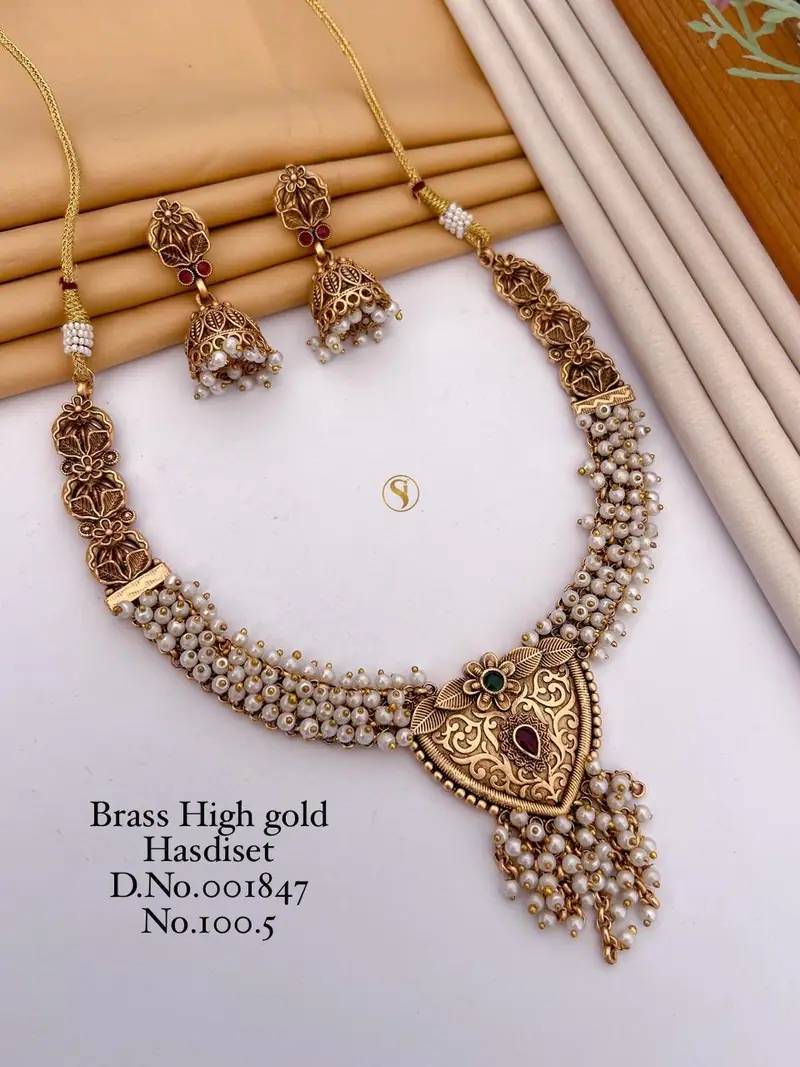 Antique Pearl Jhumka Necklace Set — Emerald Green