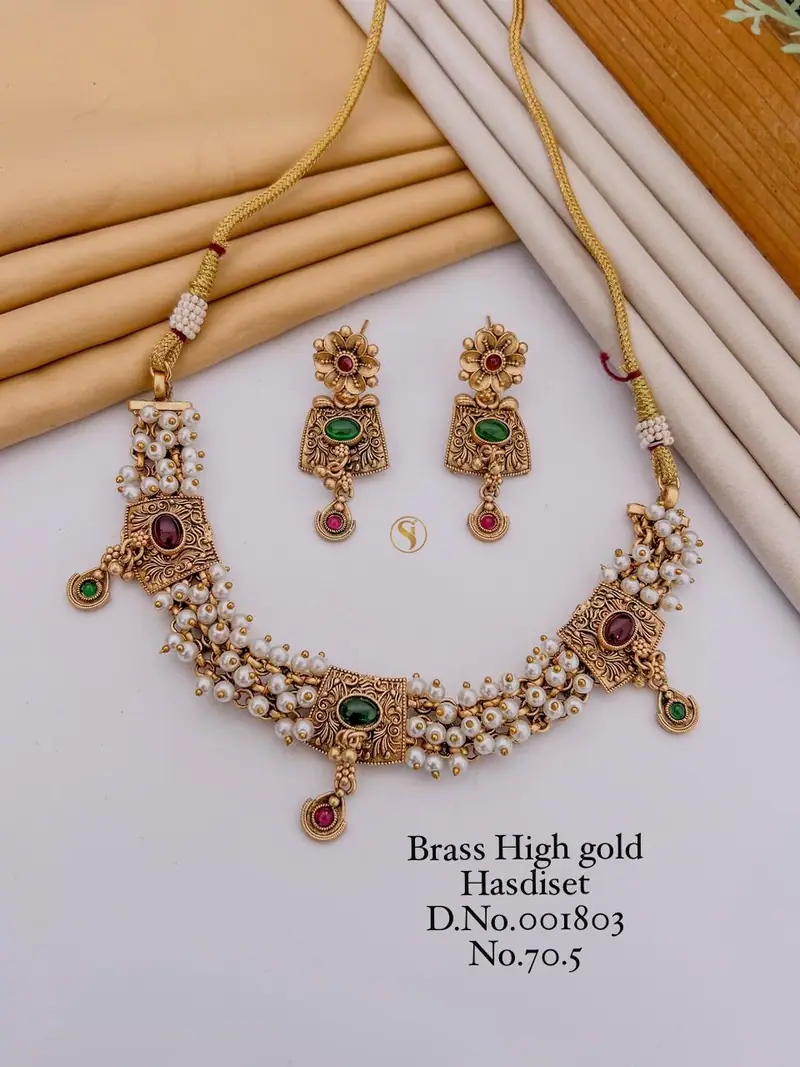Antique Temple Cluster Necklace Set — Pearl White