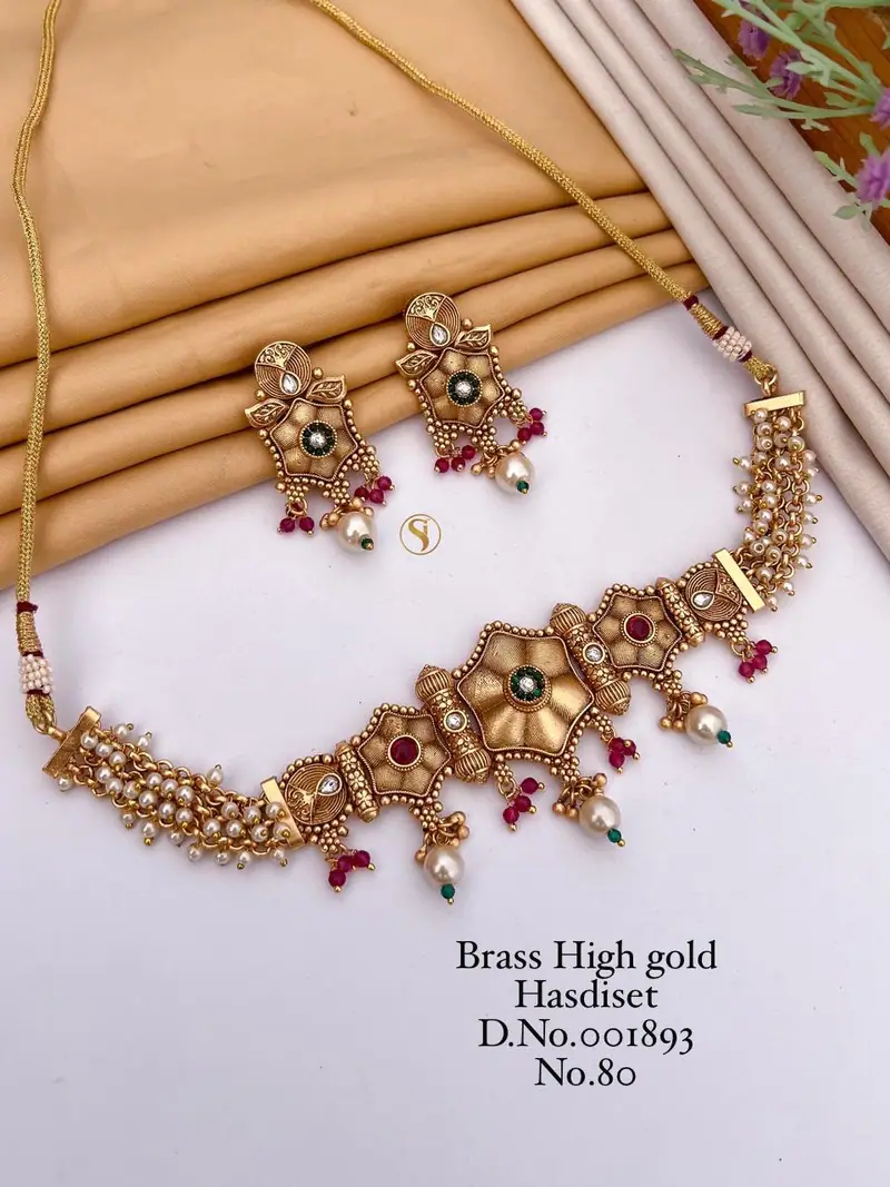 Antique Kundan Pearl Choker Set — Gold