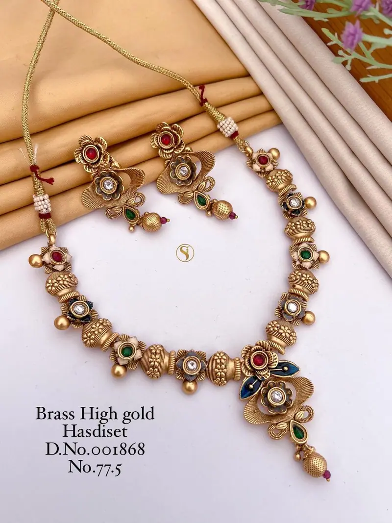 Antique Kundan Beaded Necklace Set — Gold