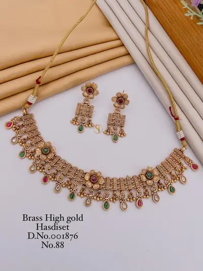 Antique Kundan Floral Necklace Set