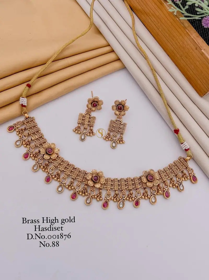 Antique Kundan Floral Necklace Set — Ruby Red