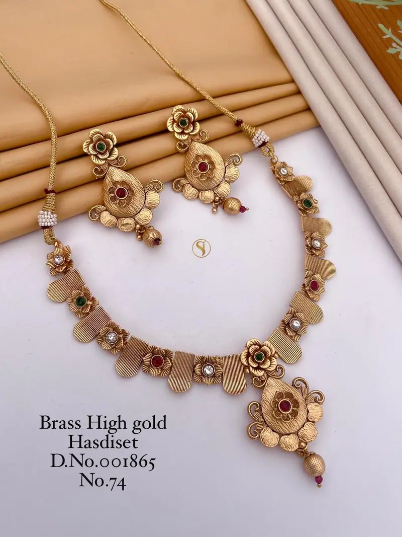 Matte Gold Floral Petal Necklace Set — Antique Gold