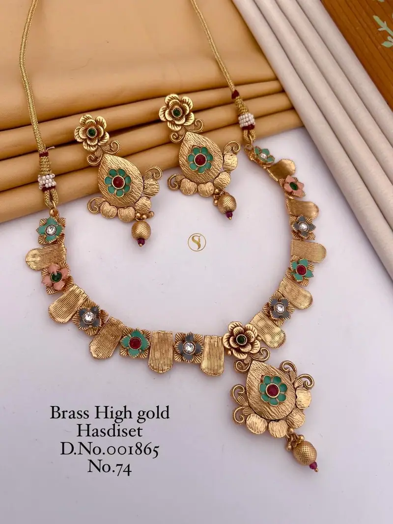 Matte Gold Floral Petal Necklace Set — Emerald Green