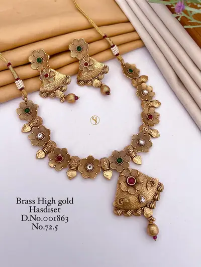 Antique Floral Matte Necklace Set