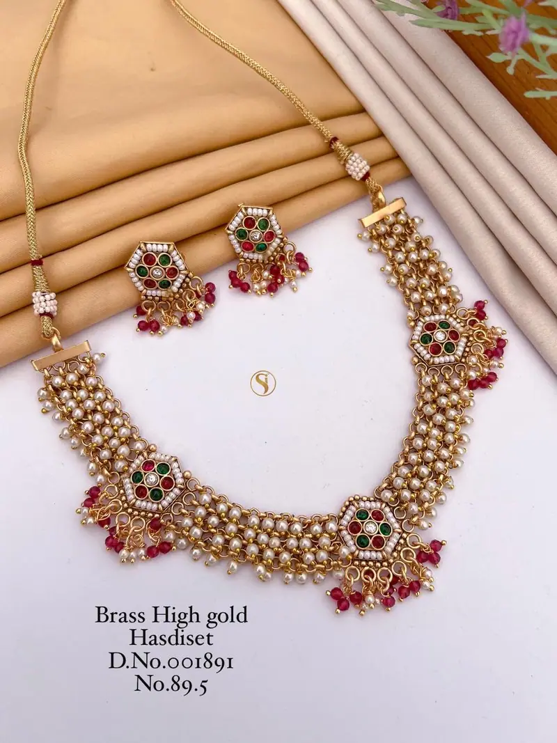 Antique Pearl Cluster Necklace Set — White