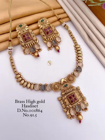 Antique Temple Pendant Necklace Set