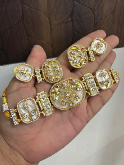 Mother Of Pearl Kundan Choker