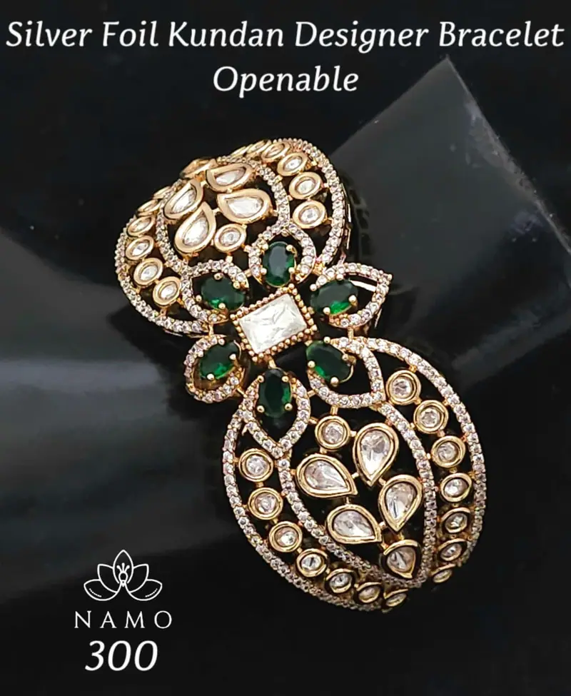 Kundan Paisley Openable Bracelet — Emerald Green