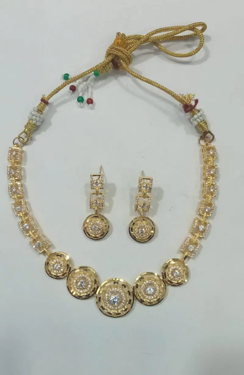 AD Round Motif Necklace Set — Gold