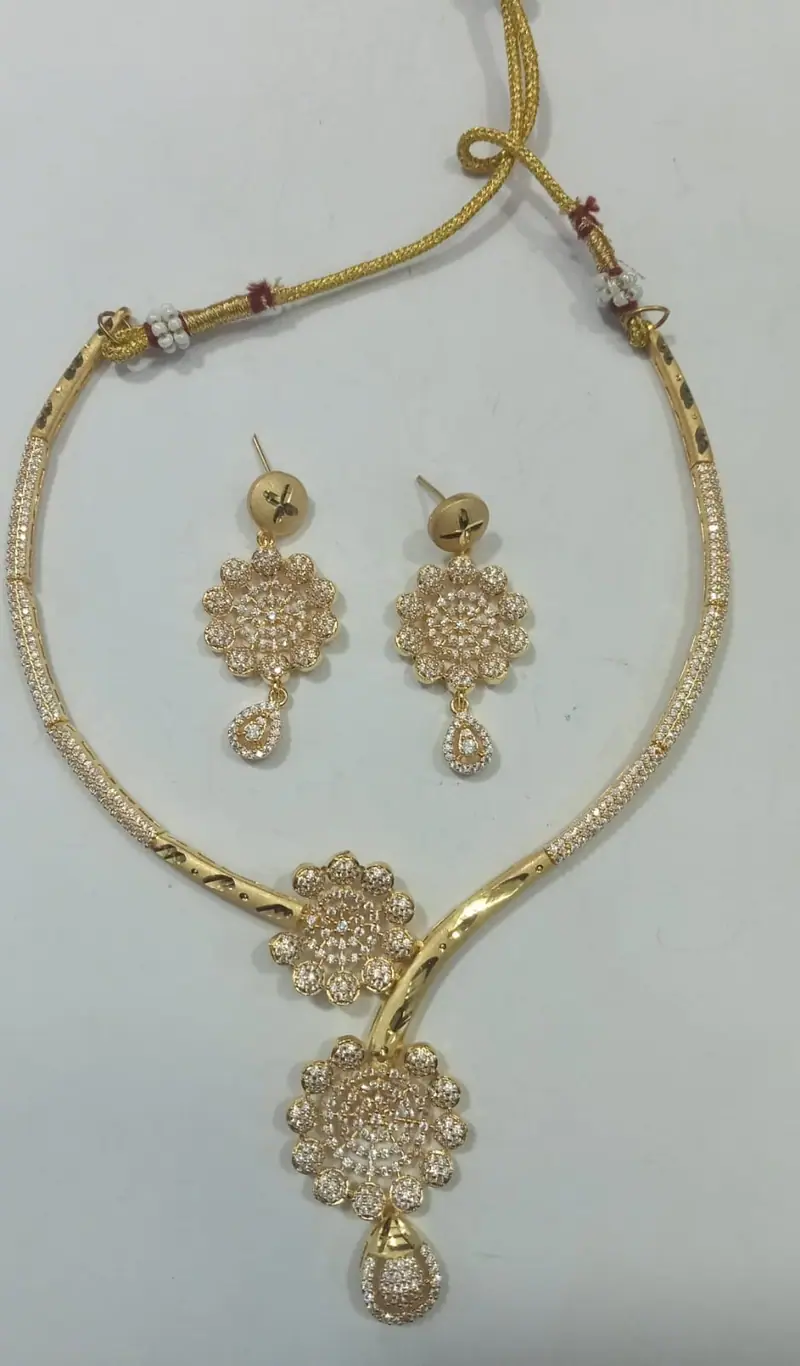 AD Floral Pendant Set — Gold