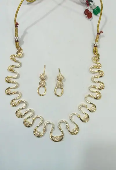 AD Wavy Link Necklace Set