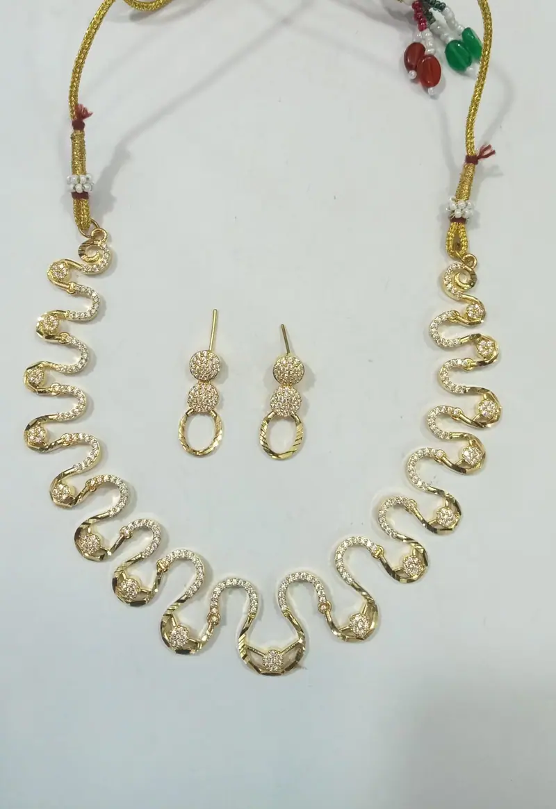 AD Wavy Link Necklace Set — Gold