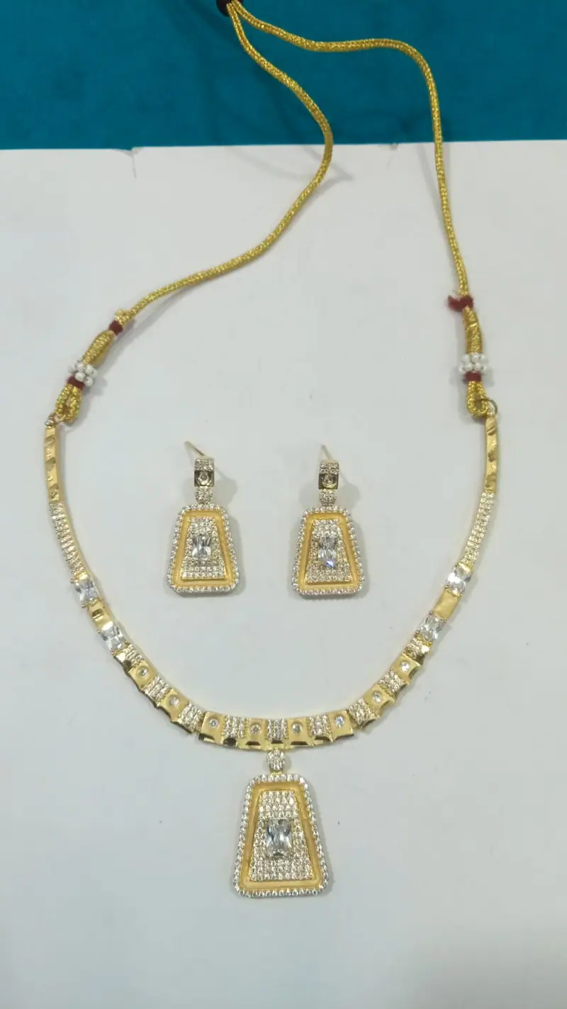 AD Trapeze Pendant Set — Gold