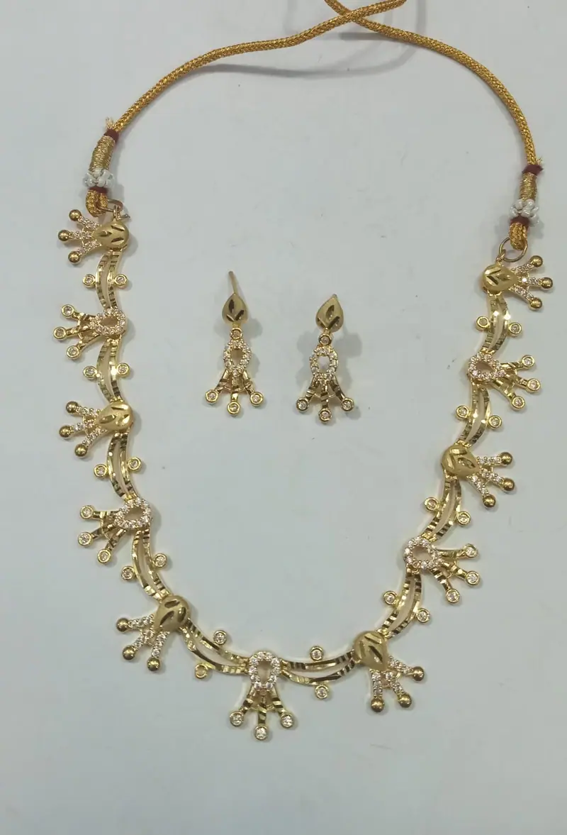 Antique Floral Vine Necklace Set — Gold