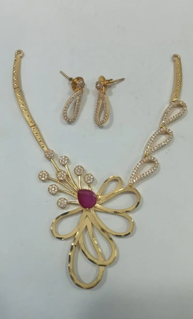 AD Floral Statement Necklace Set — Gold